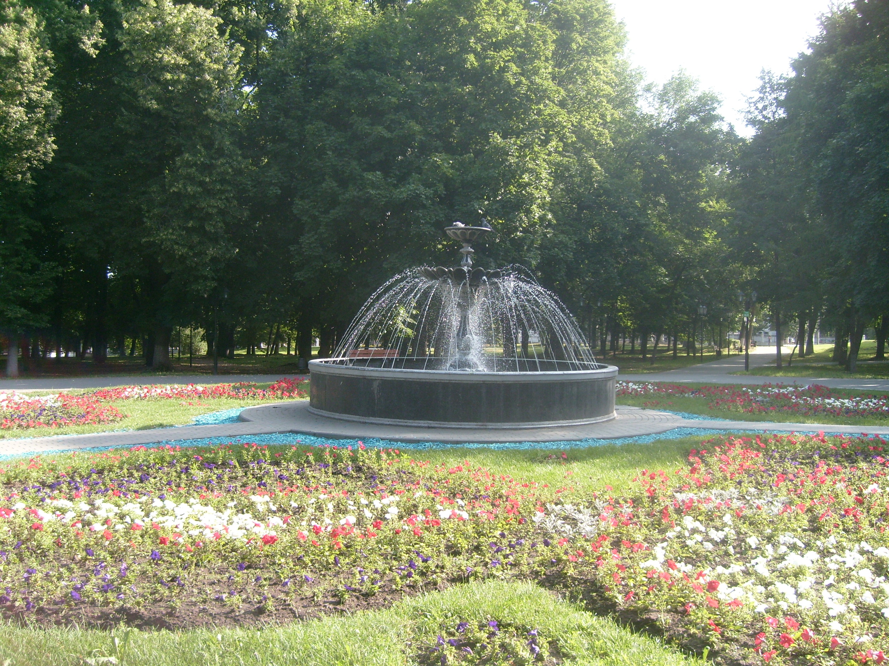 Фонтан в парке Пушкина.jpg
