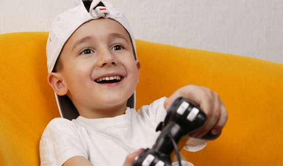 Kid-playing-game_R.jpg